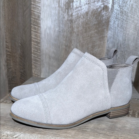 TOMS Reese Suede Ankle Boots - Picture 4 of 9